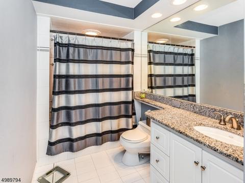 54 Laurel Dr, Wayne, NJ 07470 photo 13