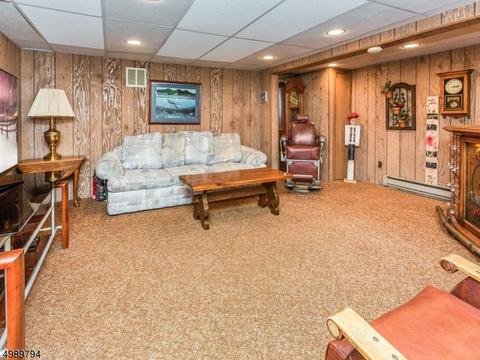 54 Laurel Dr, Wayne, NJ 07470 photo 17