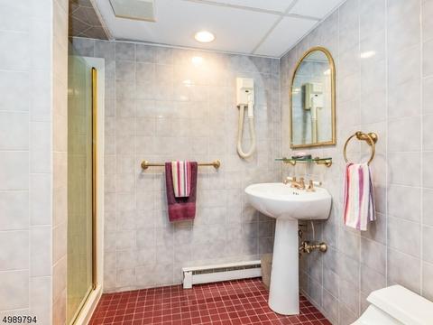 54 Laurel Dr, Wayne, NJ 07470 photo 19