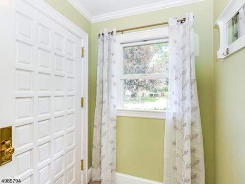 54 Laurel Dr, Wayne, NJ 07470 photo 3