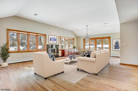 4 Maple Dr, Warren, NJ 07059 photo 2