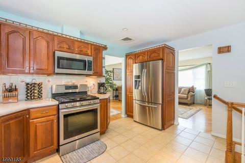 7 Peslin Ct, Wayne, NJ 07470 photo 8