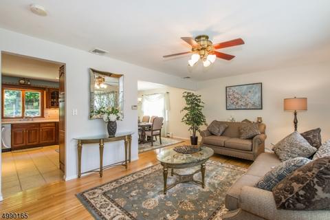7 Peslin Ct, Wayne, NJ 07470 photo 3