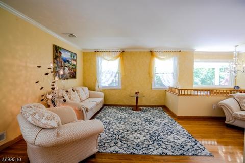 8 Sandra Ln, Wayne, NJ 07470 photo 4