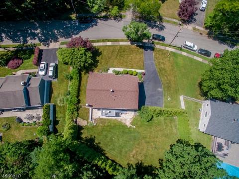 8 Sandra Ln, Wayne, NJ 07470 photo 2