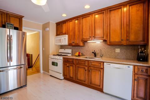 8 Sandra Ln, Wayne, NJ 07470 photo 6