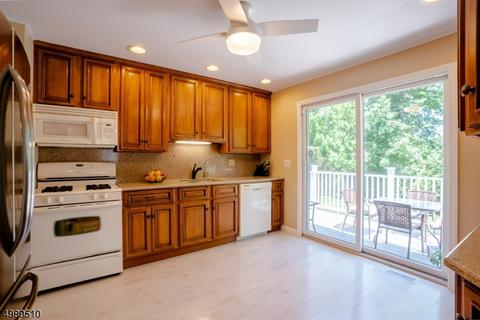 8 Sandra Ln, Wayne, NJ 07470 photo 7