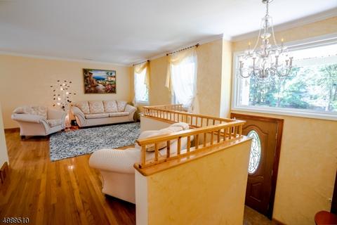 8 Sandra Ln, Wayne, NJ 07470 photo 3