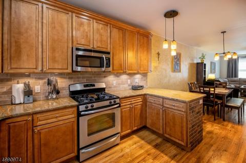 7 Doris Ln, Wallington, NJ 07057 photo 3