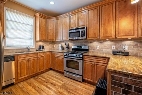 7 Doris Ln, Wallington, NJ 07057 photo 2