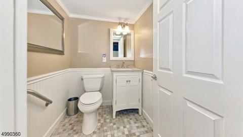 42 Mohawk Trl, Wayne, NJ 07470 photo 21