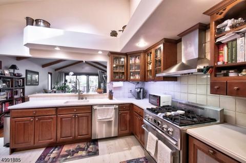 200 Mac Donald Dr, Wayne, NJ 07470 photo 6