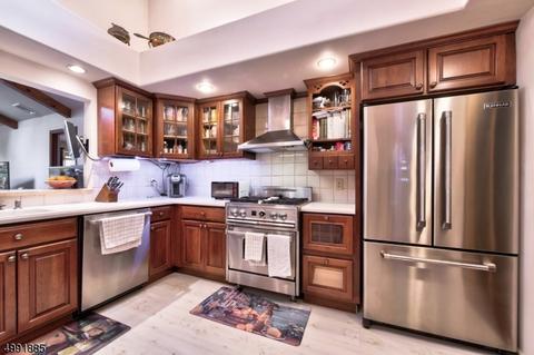 200 Mac Donald Dr, Wayne, NJ 07470 photo 5