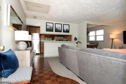 11 Pinecrest Ter, Wayne, NJ 07470 photo 4