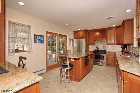 545 Salem St, Paramus, NJ 07652 photo 2