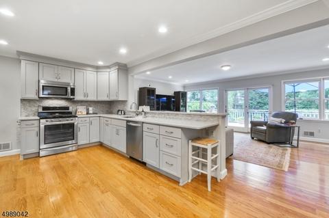 16 Linden Pl, Summit, NJ 07901 photo 5