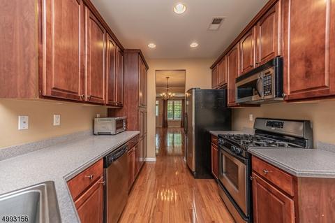 164 Levinberg Ln, Wayne, NJ 07470 photo 4