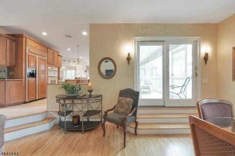 204 Pines Lake Dr, Wayne, NJ 07470 photo 9