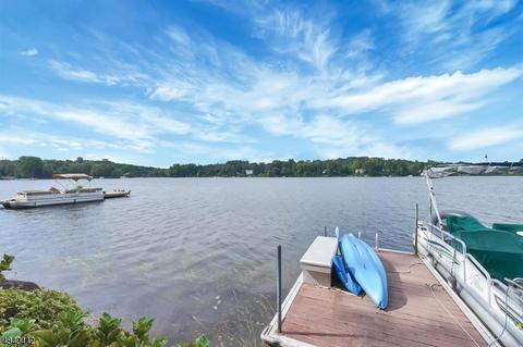 204 Pines Lake Dr, Wayne, NJ 07470 photo 1
