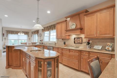 204 Pines Lake Dr, Wayne, NJ 07470 photo 10