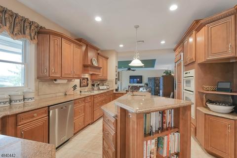 204 Pines Lake Dr, Wayne, NJ 07470 photo 11