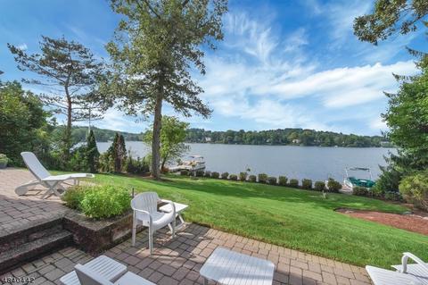 204 Pines Lake Dr, Wayne, NJ 07470 photo 2