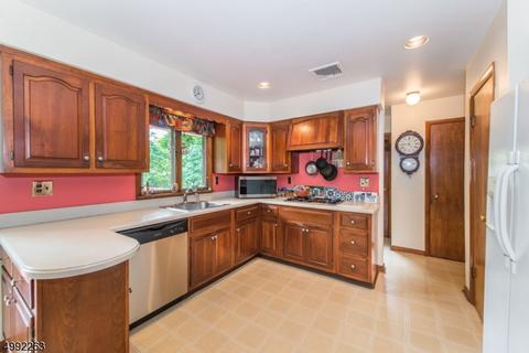 11 Rigby Ct, Wayne, NJ 07470 photo 5
