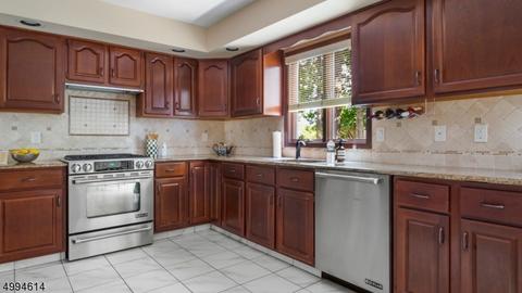 74 Hubbardton Rd, Wayne, NJ 07470 photo 7