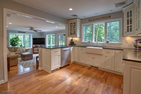 16 Cherry Ln, Mendham, NJ 07945 photo 10