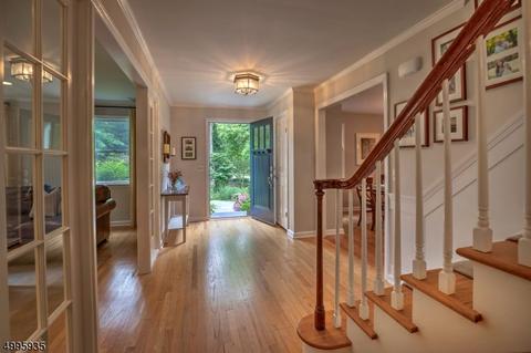 16 Cherry Ln, Mendham, NJ 07945 photo 4