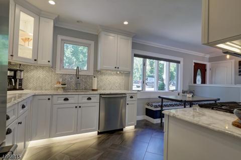 3 Longview Dr, Waldwick, NJ 07463 photo 5