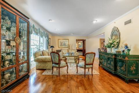 18 Tulip Ter, Wayne, NJ 07470 photo 3