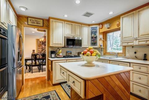 18 Tulip Ter, Wayne, NJ 07470 photo 5