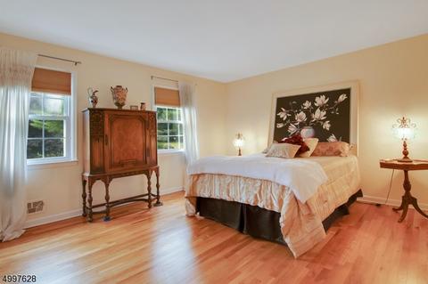 28 Cider Hl, Upper Saddle River, NJ 07458 photo 17