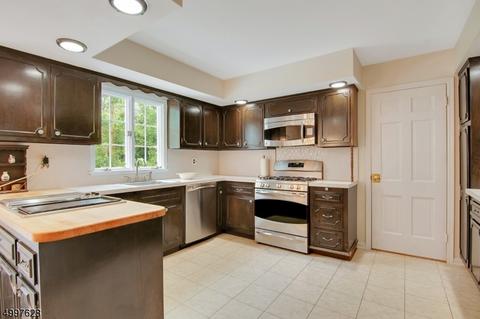 28 Cider Hl, Upper Saddle River, NJ 07458 photo 9