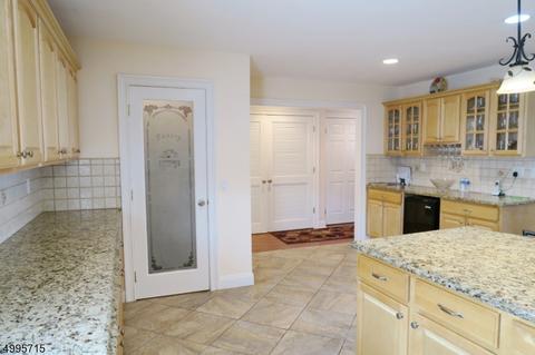 22 Moore Pl, Nutley, NJ 07110 photo 4