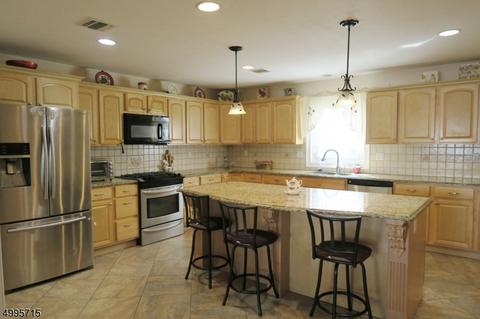 22 Moore Pl, Nutley, NJ 07110 photo 3
