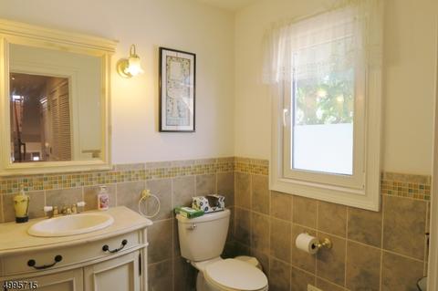 22 Moore Pl, Nutley, NJ 07110 photo 11