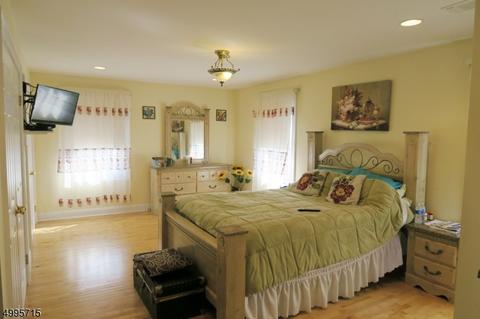 22 Moore Pl, Nutley, NJ 07110 photo 13
