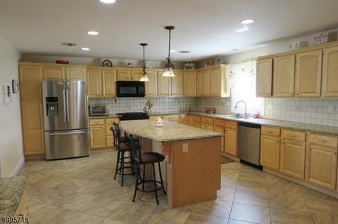 22 Moore Pl, Nutley, NJ 07110 photo 2