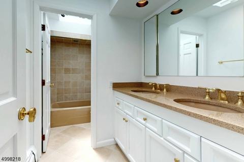 85 Cider Hl, Upper Saddle River, NJ 07458 photo 18