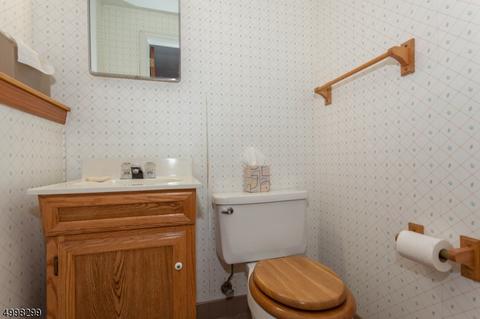 18 Geneva Ct, Wayne, NJ 07470 photo 17