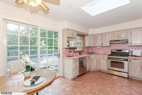 18 Geneva Ct, Wayne, NJ 07470 photo 5