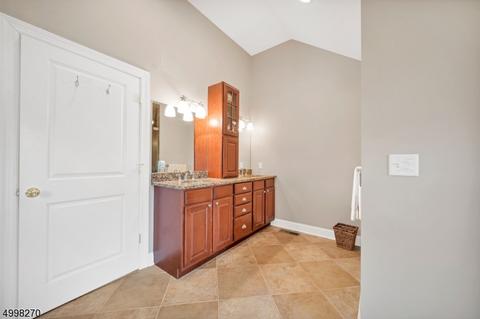 57 E Oak St, Basking Ridge, NJ 07920 photo 18