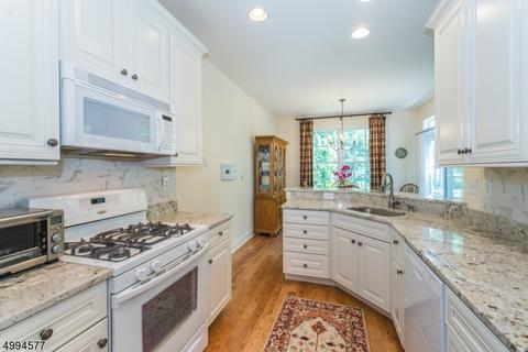 228 Levinberg Ln, Wayne, NJ 07470 photo 10