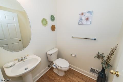 228 Levinberg Ln, Wayne, NJ 07470 photo 14