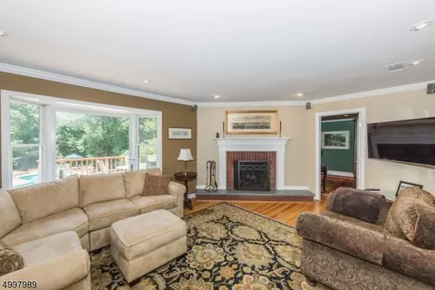 34 Phoenix Dr, Mendham, NJ 07945 photo 9
