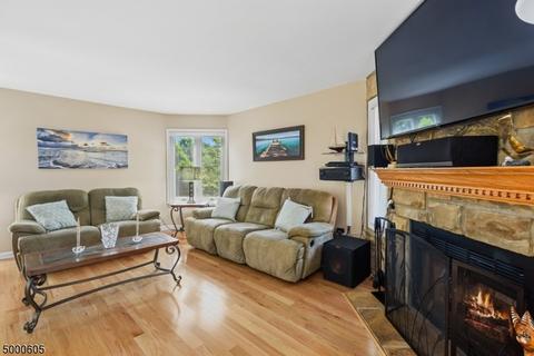 16 Trafalgar Ct, Hackettstown, NJ 07840 photo 2
