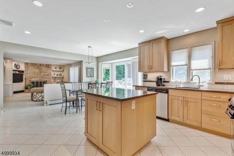 79 Bourbon St, Wayne, NJ 07470 photo 5