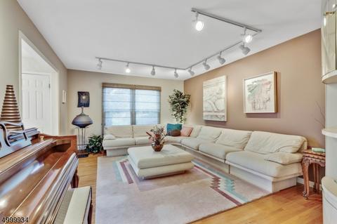 79 Bourbon St, Wayne, NJ 07470 photo 9